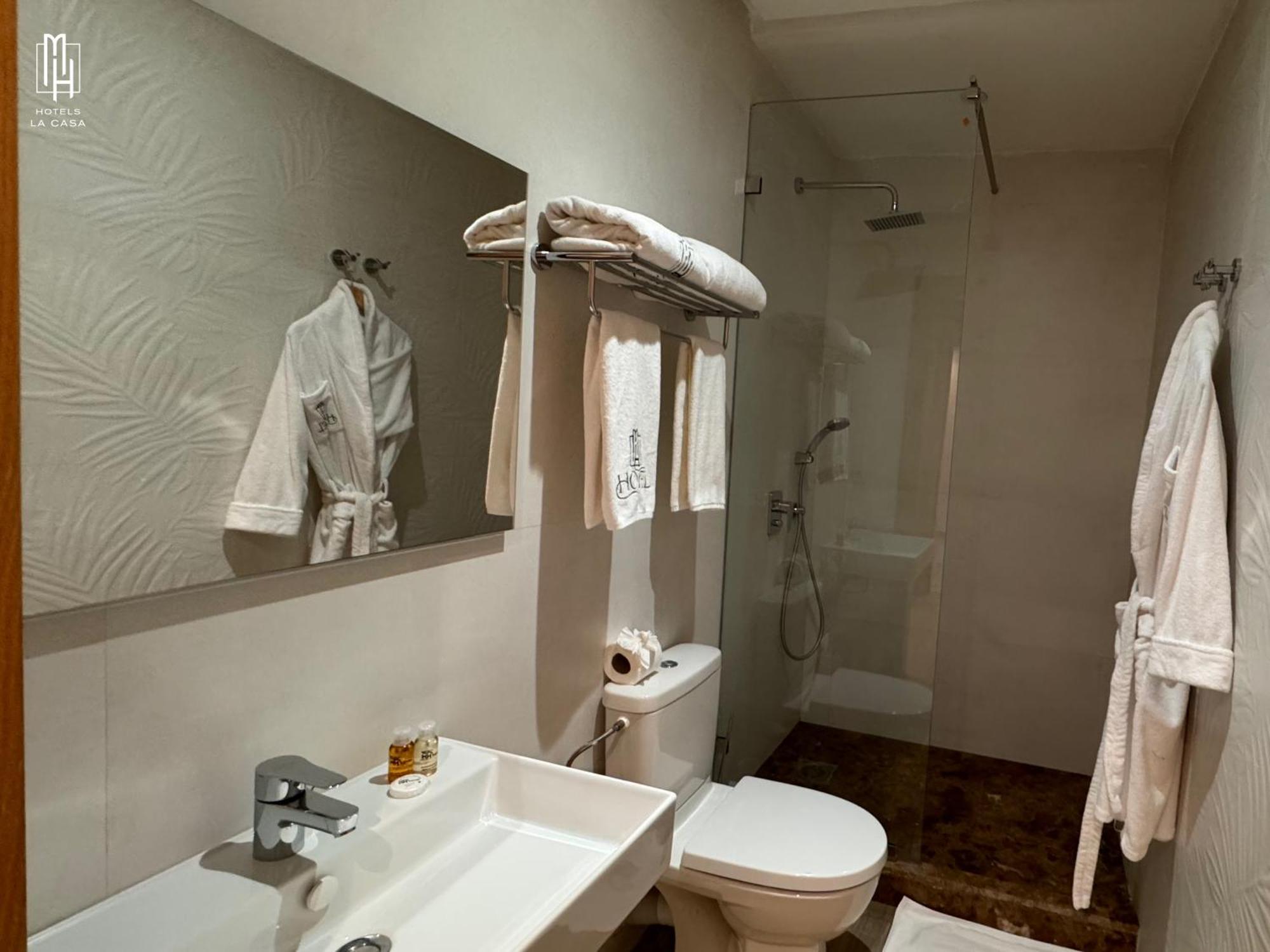 Mh Hotel La Casa العيون المظهر الخارجي الصورة