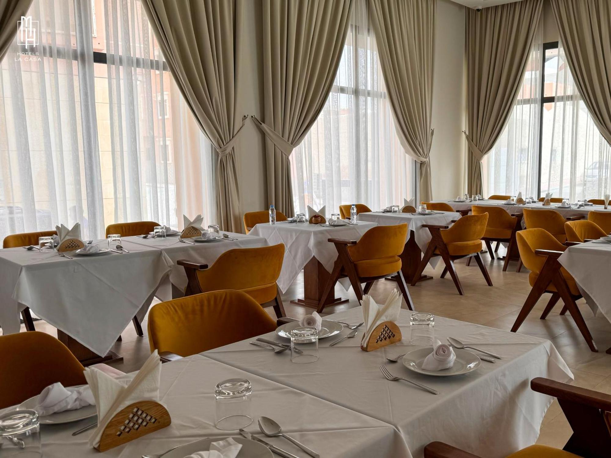 Mh Hotel La Casa العيون المظهر الخارجي الصورة