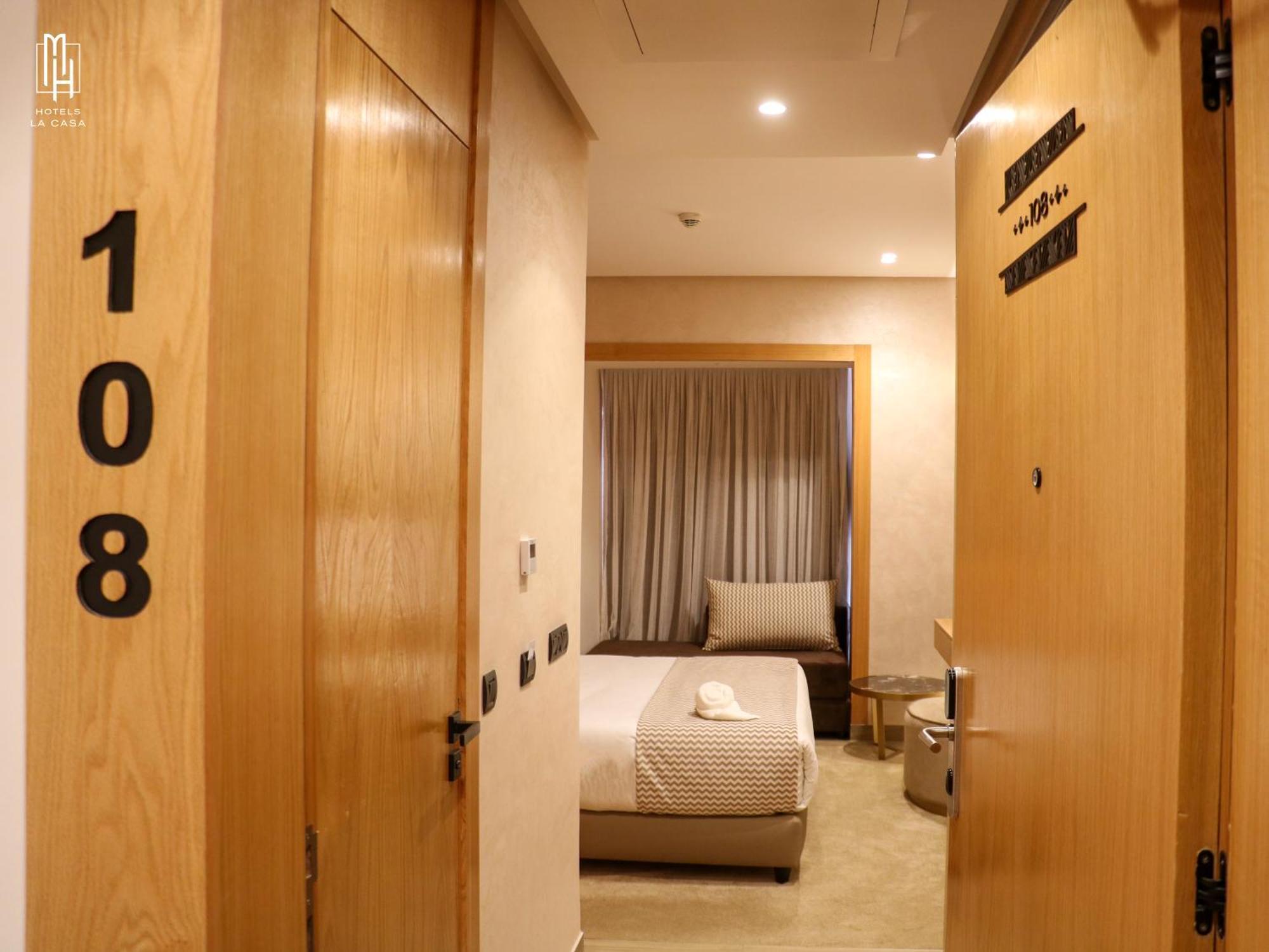 Mh Hotel La Casa العيون المظهر الخارجي الصورة