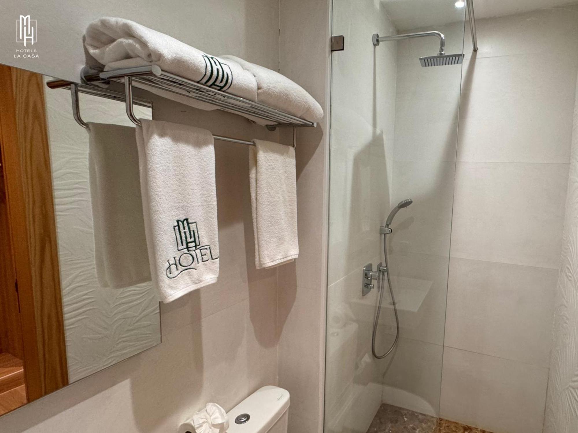 Mh Hotel La Casa العيون المظهر الخارجي الصورة