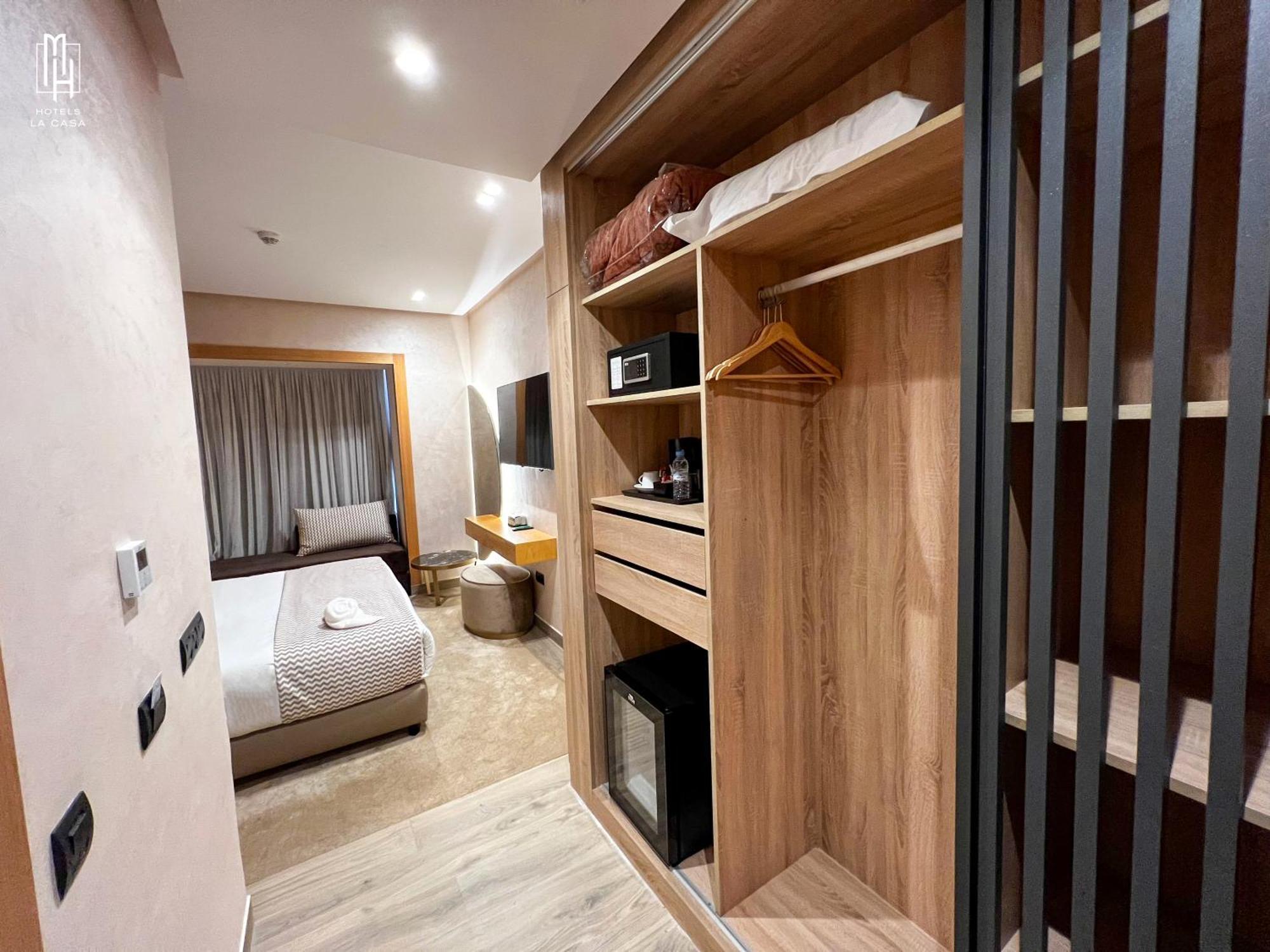 Mh Hotel La Casa العيون المظهر الخارجي الصورة